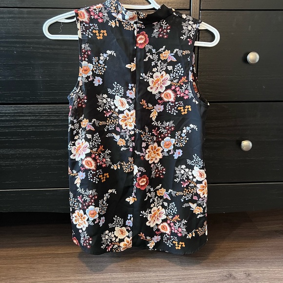 Black Chiffon Floral Tank Blouse - Picture 2 of 4
